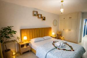 Ένα ή περισσότερα κρεβάτια σε δωμάτιο στο Experience Comfort in a Modern Apartment