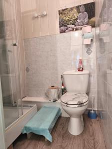 Et badeværelse på gîte chez patou et joel 5 personnes