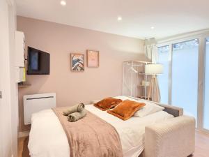 En eller flere senge i et værelse på La Marisol - Central, Cozy & 5 min Gare