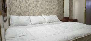 En eller flere senge i et værelse på Nakshatra Cottage