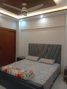 En eller flere senge i et værelse på Saima excellency