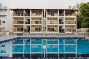 a view of the hotel from the pool at Samarya Chikkamagaluru in Chikmagalūr