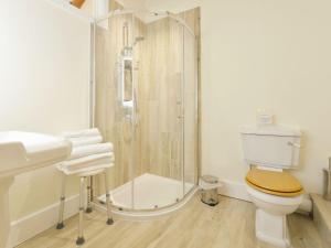 Et badeværelse på The Cider Barn at Home Farm + 21 billeder