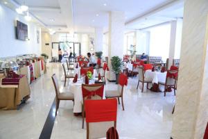 Restaurace v ubytování Lake Avenue Hotel