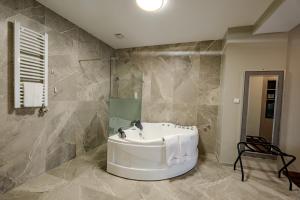 Ένα μπάνιο στο Garni Hotel Mediteraneo