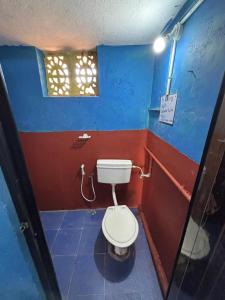 Koupelna v ubytování Nisarga YOga