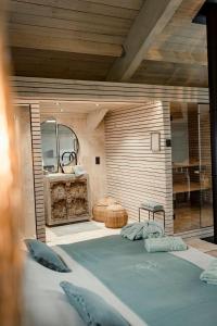 Ένα ή περισσότερα κρεβάτια σε δωμάτιο στο La suite Hindi +8 φωτογραφίες