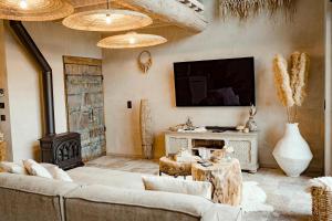 Μια τηλεόραση ή/και κέντρο ψυχαγωγίας στο La suite Hindi