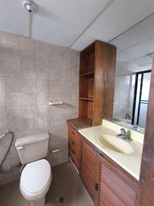 Et badeværelse på Arya Land Yoga Hostel