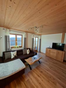 TV a/nebo společenská místnost v ubytování Landhaus Poppler mit Aufzug