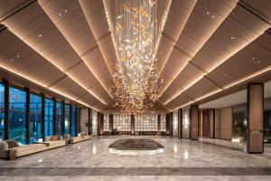 Swimmingpoolen hos eller tæt på HUALUXE Hotels and Resorts Xianyang