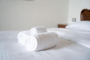 Postel nebo postele na pokoji v ubytování Liberty Square View Ultra Central Flat