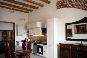 Kuchyň nebo kuchyňský kout v ubytování Liberty Square View Ultra Central Flat