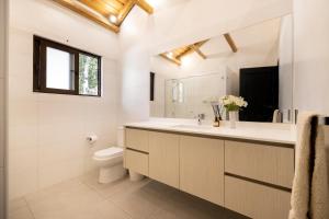 Koupelna v ubytování Casona Pirque + 18 fotografií