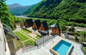 En generel udsigt til bjerge eller udsigt til bjerge taget fra resortet