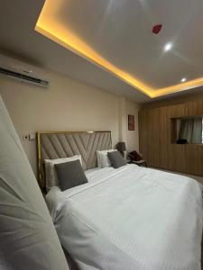 a bedroom with a large white bed in a room at Apex apartment in Ilado +8 photos