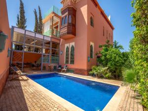 Bazén v ubytování Riad RAM nebo v jeho okolí