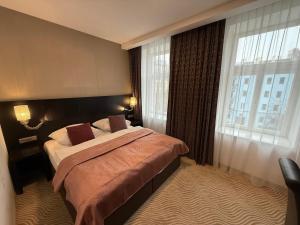 En eller flere senge i et værelse på City Central Krakovska Residence