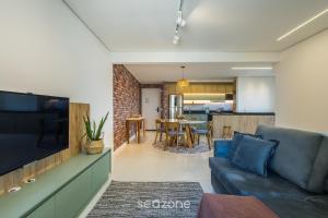 Μια τηλεόραση ή/και κέντρο ψυχαγωγίας στο Estadia completa com piscina a 400m da Praia da Armação - SKL