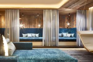 A seating area at Alpin Life Resort Lürzerhof