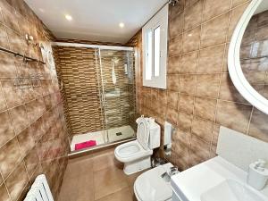 Phòng tắm tại Alojamiento Borrell +18 ảnh