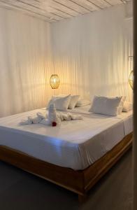 Ένα ή περισσότερα κρεβάτια σε δωμάτιο στο Diviya Bungalow and Cantina