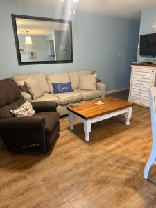 TV a/nebo společenská místnost v ubytování Lazy lagoon and beach Quiet private + 13 fotografií