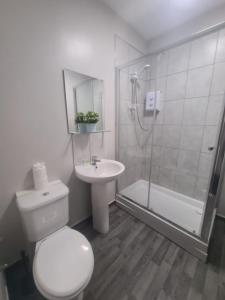 Et badeværelse på The Alexander + 24 billeder