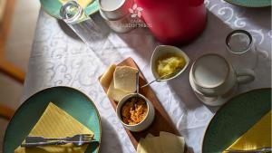 Jídlo v hotelu nebo okolí + 13 fotografií