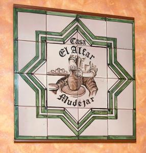 a drawing of a cat on a tile on a wall at Casa el Alfar mudéjar in Teruel