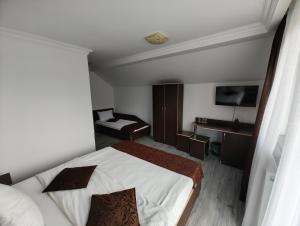 En eller flere senge i et værelse på Pensiunea Beatrice