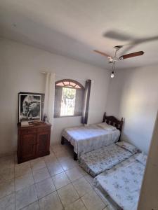 Ένα ή περισσότερα κρεβάτια σε δωμάτιο στο Casa completa Aceita Pet, área Para Fumante há 13 km de Cabo Frio