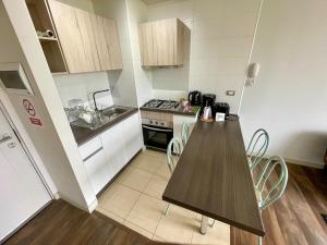 Nhà bếp/bếp nhỏ tại Departamento Dos Ambientes +1 ảnh