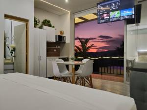 a kitchen and dining room with a view of a sunset at Anapoima Hills in Anapoima