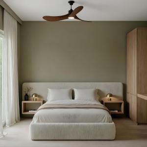 een slaapkamer met een wit bed en 2 nachtkastjes bij Regina Hotel in Kissamos