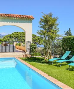 Baseinas apgyvendinimo įstaigoje Hôtel Villa Maya - Golfe de Saint-Tropez arba netoliese