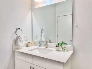 Koupelna v ubytování Luxury 5Beds 3Baths 2Balcony Penthouse 542Blvd