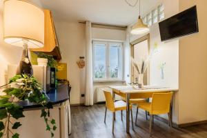 TV a/nebo společenská místnost v ubytování Appartamenti le dimore