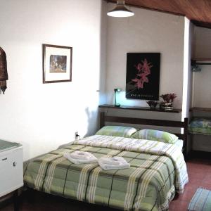 En eller flere senge i et værelse på Suítes a 50 metros da Rua das Pedras