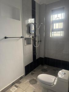 Et badeværelse på Almarina Nairobi, Kenya + 74 billeder