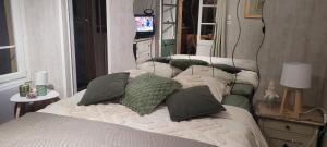 En eller flere senge i et værelse på Le petit toit