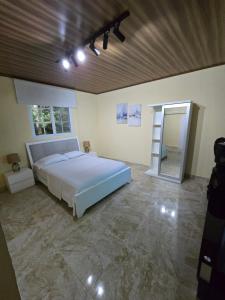 En eller flere senge i et værelse på Hacienda MartinezSierra