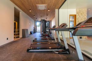 Fitness centrum a/nebo fitness zařízení v ubytování Apartamento de 2 suítes - 170m da Rua Coberta