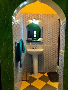 Ένα μπάνιο στο Adoir N'salh