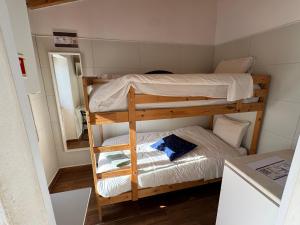 Postel nebo postele na pokoji v ubytování Quarto Santo António