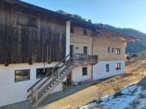 Budova, kde se farma nachází