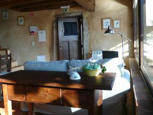 a living room with a couch and a table at Casa da Ti Cura in Atenor