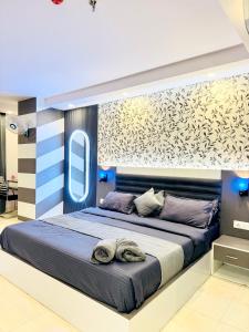 Giường trong phòng chung tại Amaatra suits