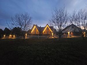 Budova, kde se chata nachází