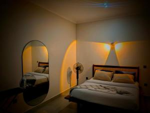 Ένα ή περισσότερα κρεβάτια σε δωμάτιο στο Hakuna Matata Apartment in Munyonyo